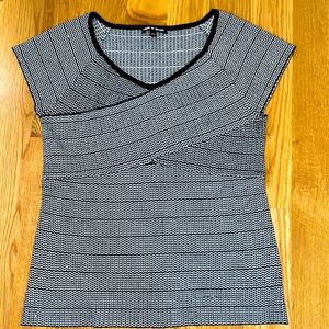 Shortsleeved blue and white v neck sweater with fun pattern